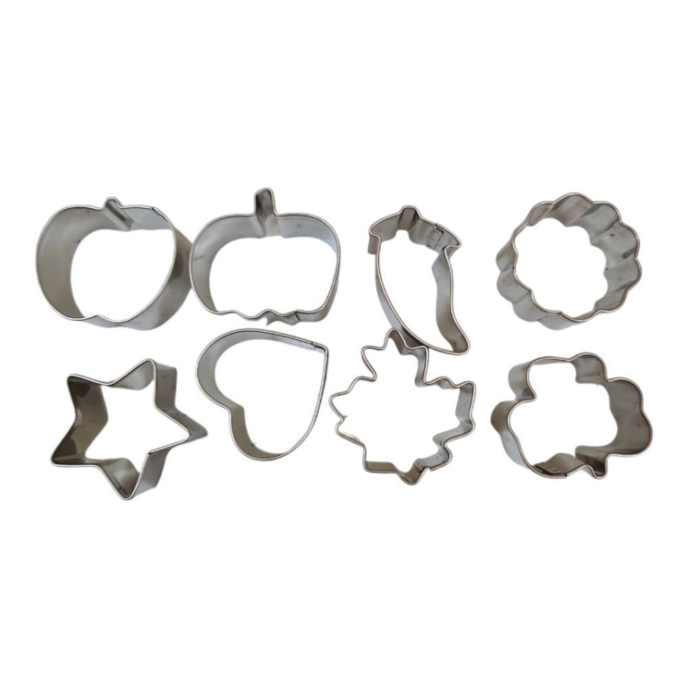 The Pampered Chef Creative Cutter Set Small Cookie Cutters In Tin